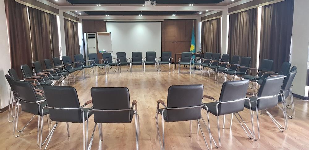 Saraishyq Hotel Almaty Ngoại thất bức ảnh