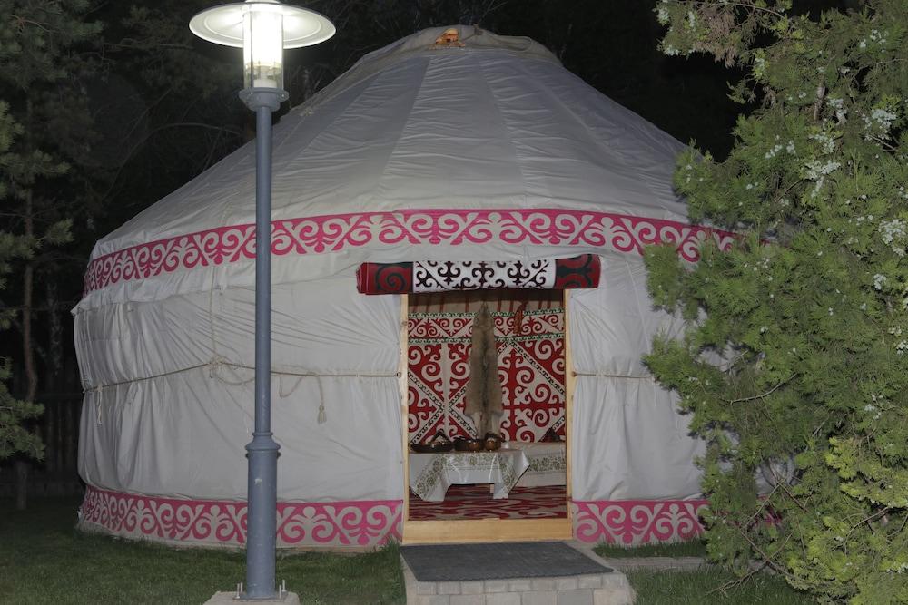 Saraishyq Hotel Almaty Ngoại thất bức ảnh