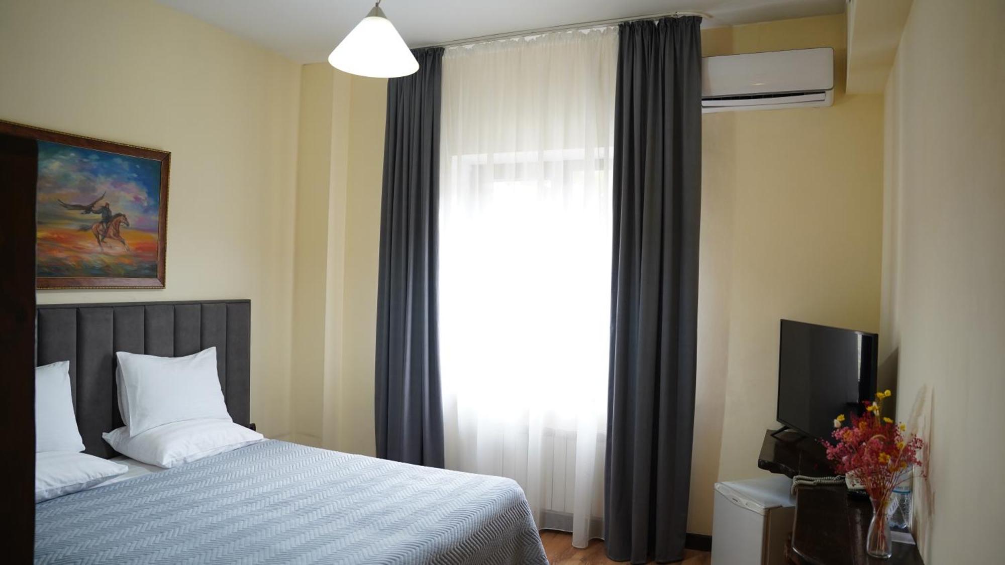 Saraishyq Hotel Almaty Ngoại thất bức ảnh