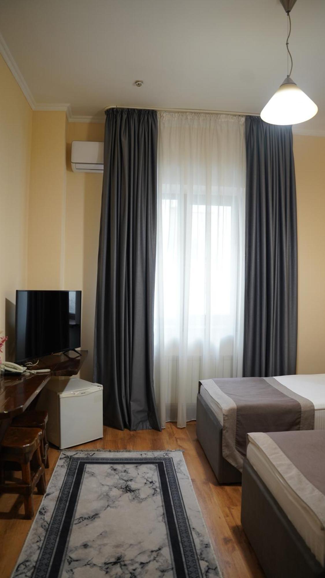 Saraishyq Hotel Almaty Ngoại thất bức ảnh