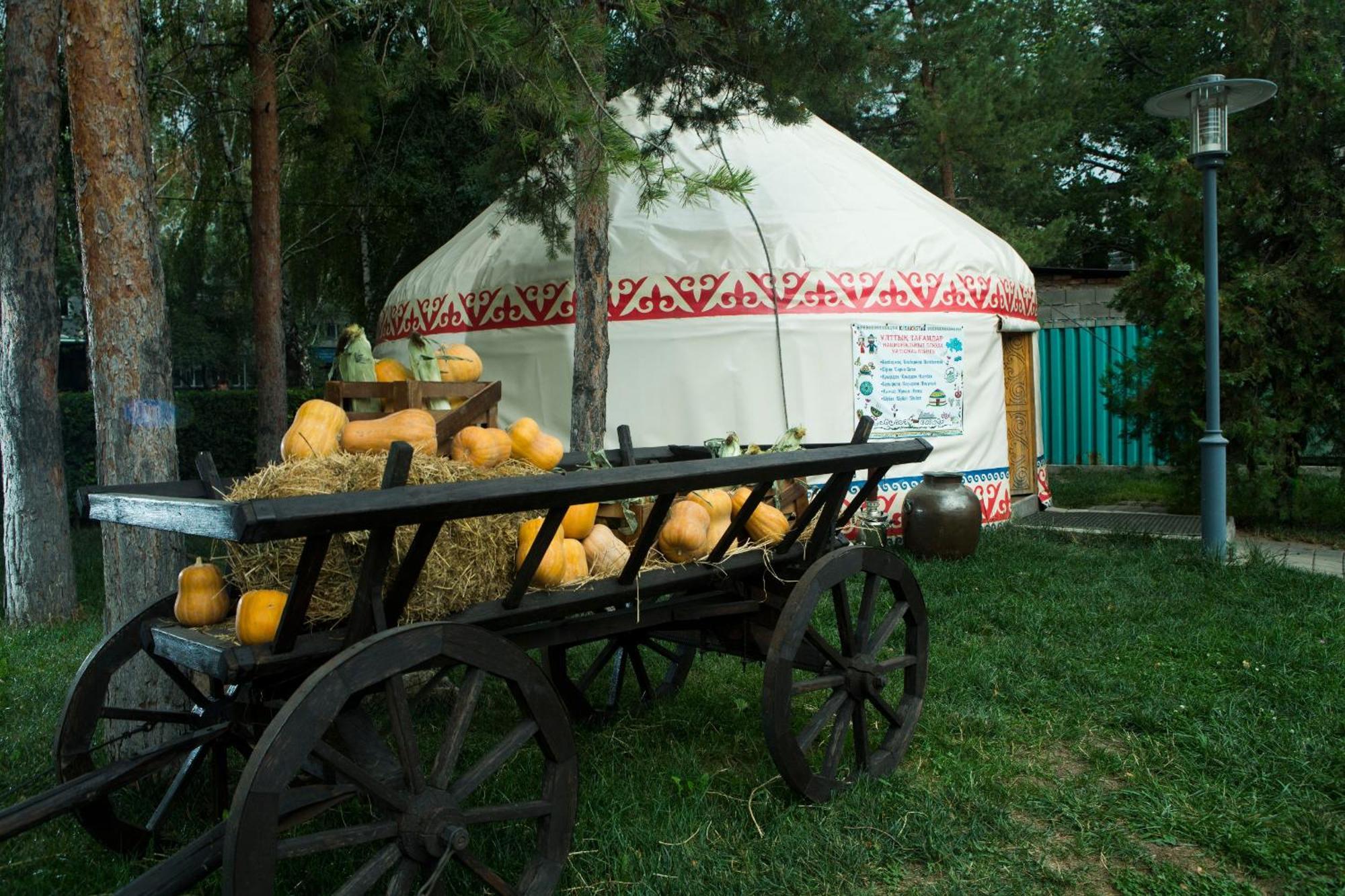 Saraishyq Hotel Almaty Ngoại thất bức ảnh