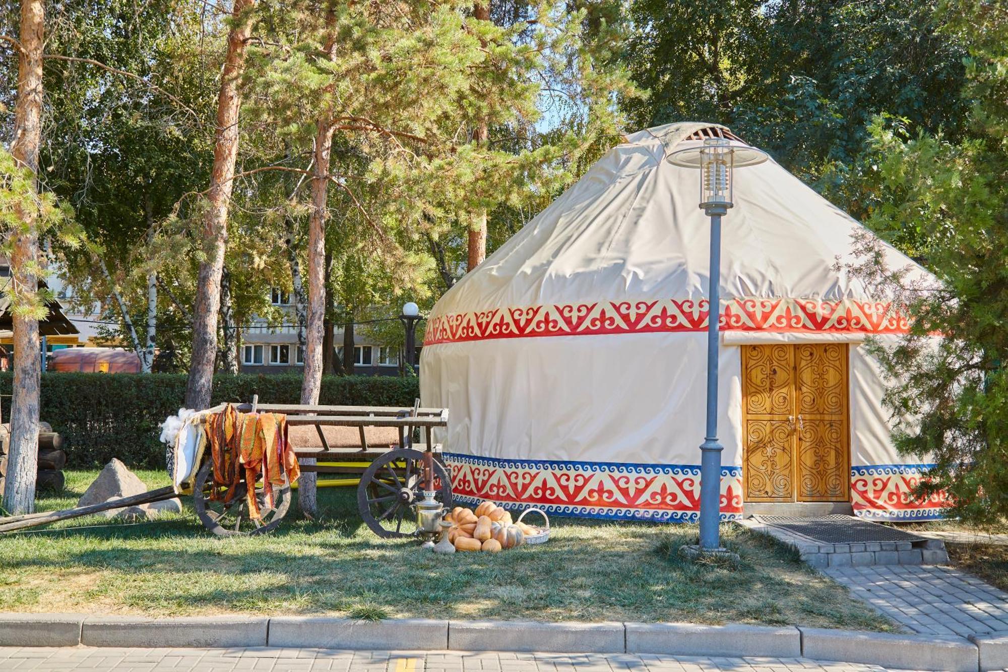 Saraishyq Hotel Almaty Ngoại thất bức ảnh