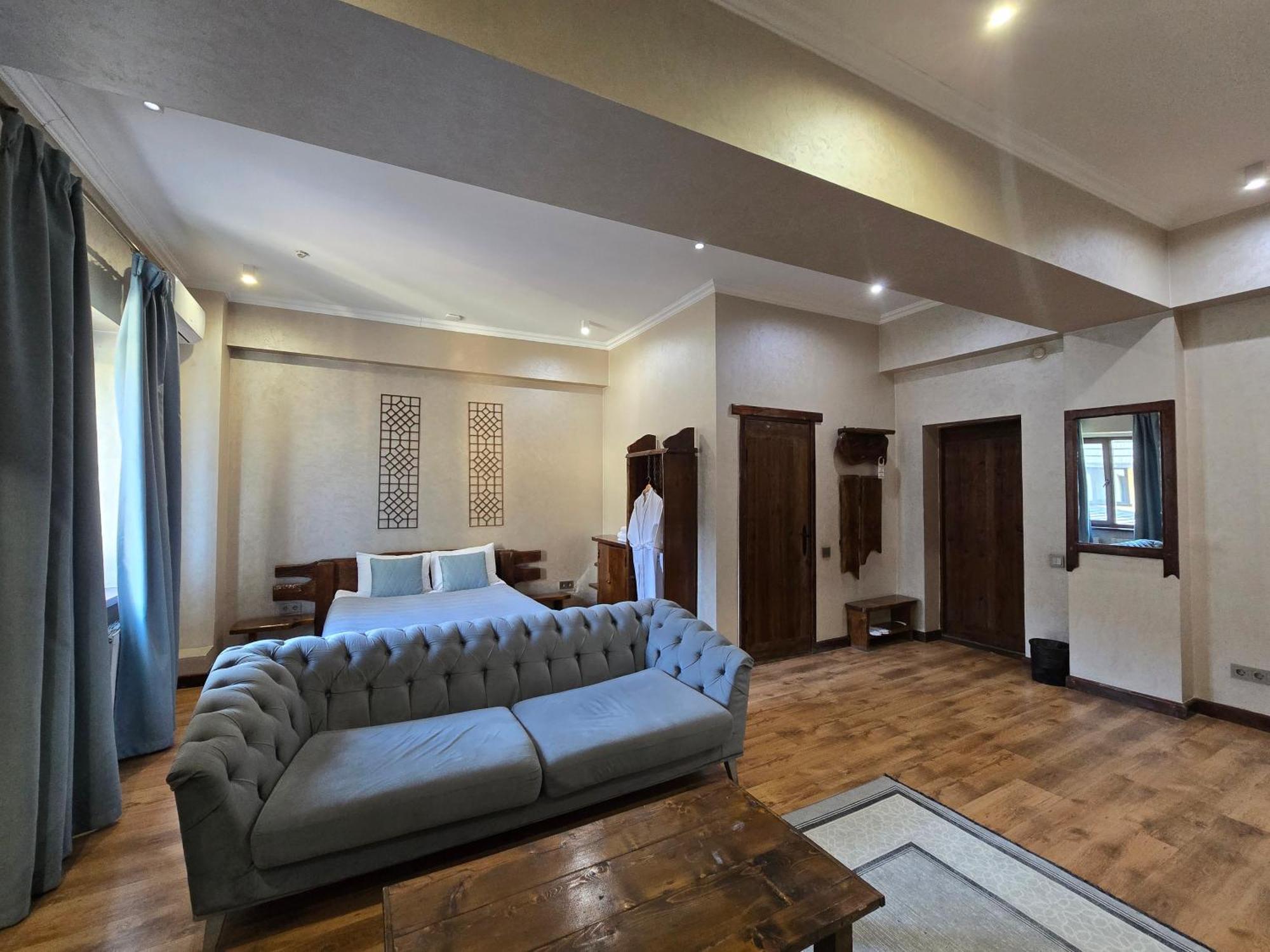 Saraishyq Hotel Almaty Ngoại thất bức ảnh