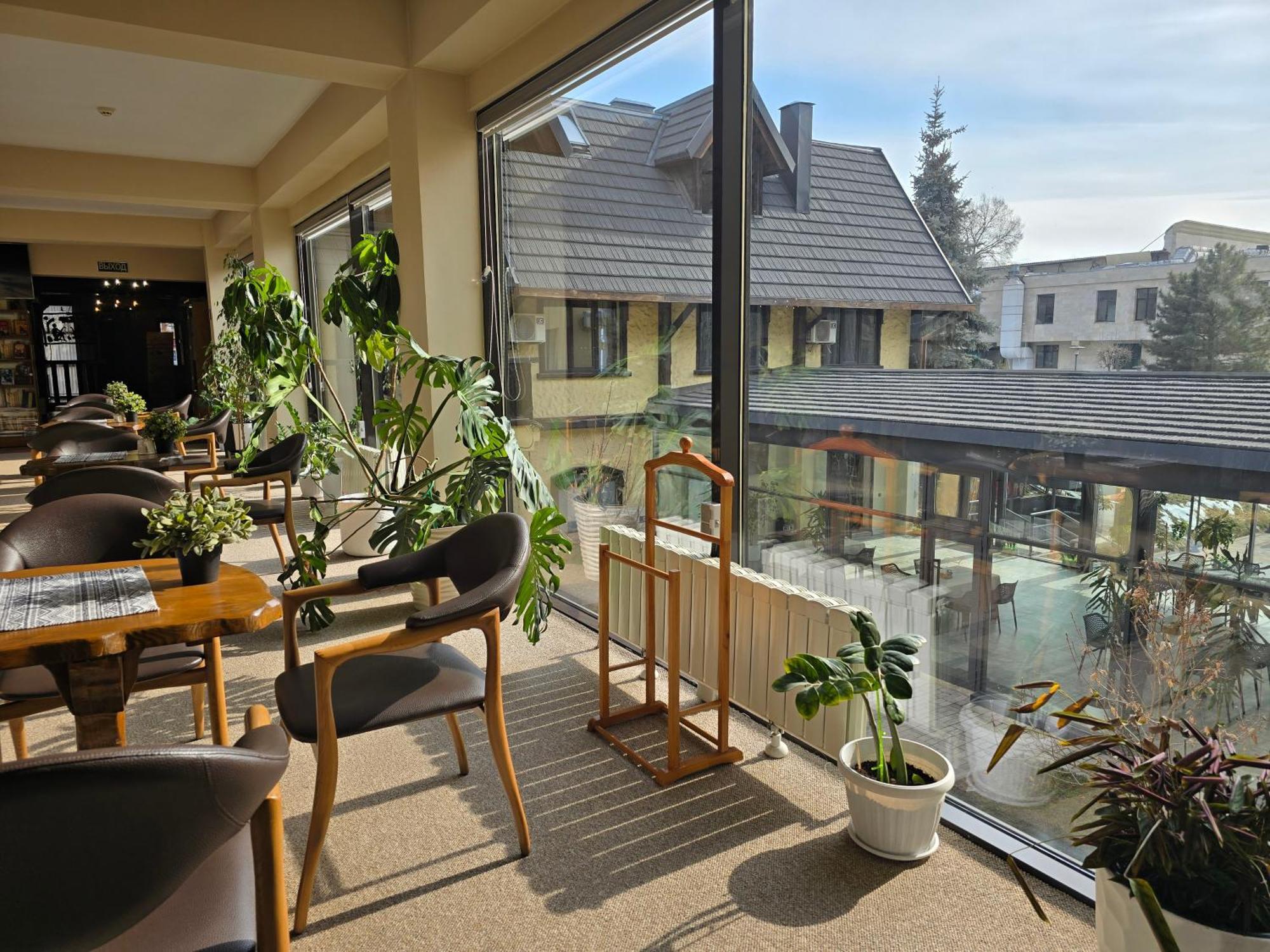 Saraishyq Hotel Almaty Ngoại thất bức ảnh
